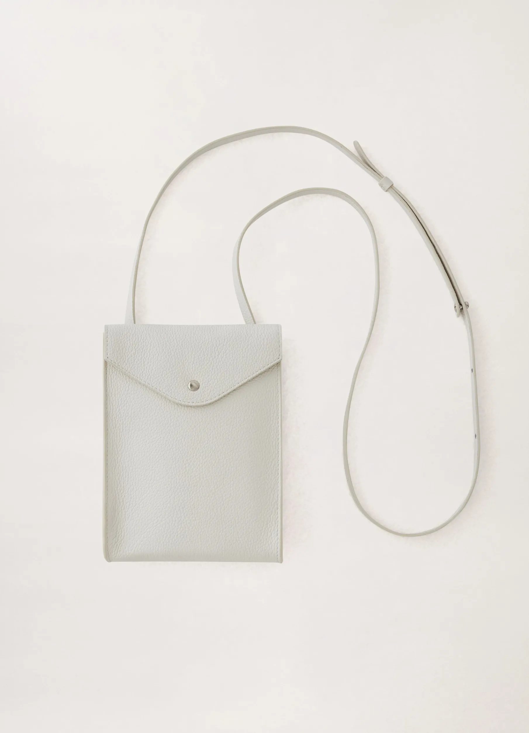 Enveloppe With Strap