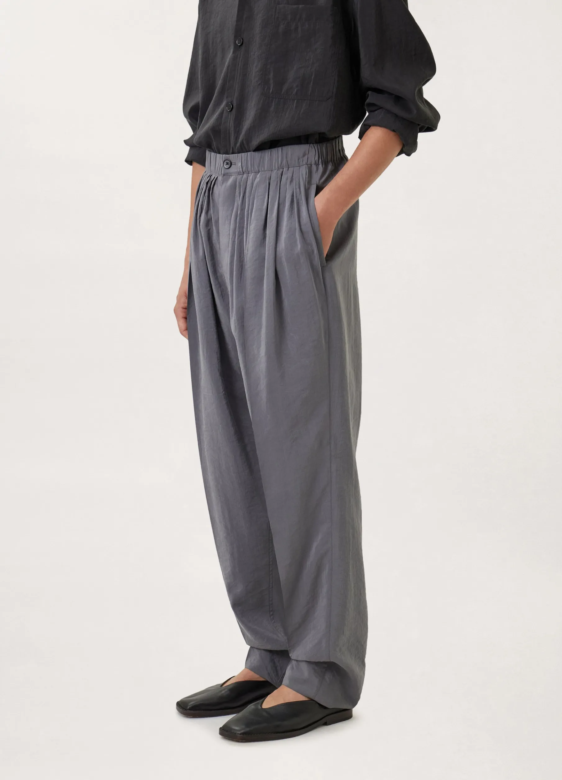 Pleated Relaxed Pants