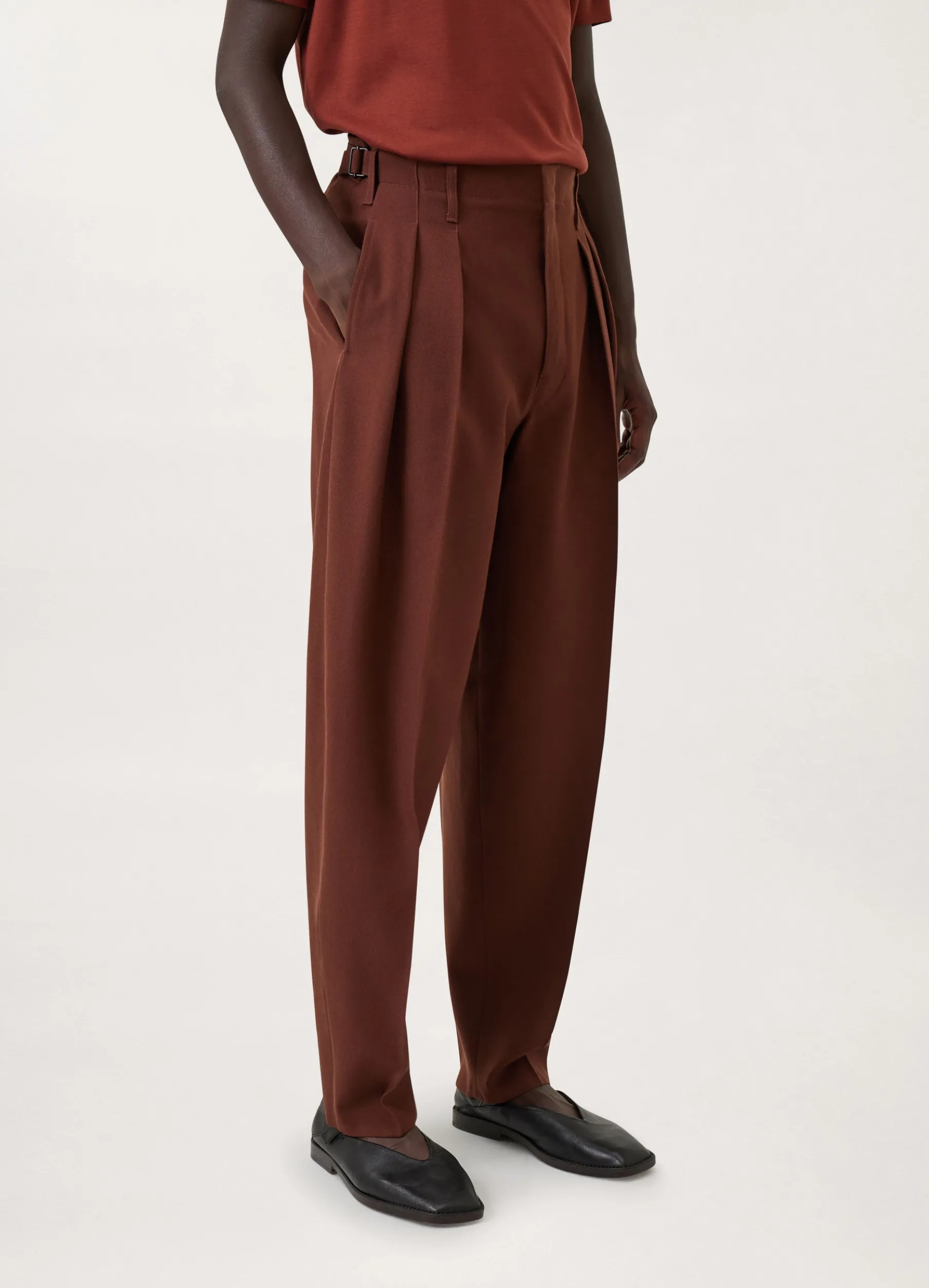 Pleated Tapered Pants