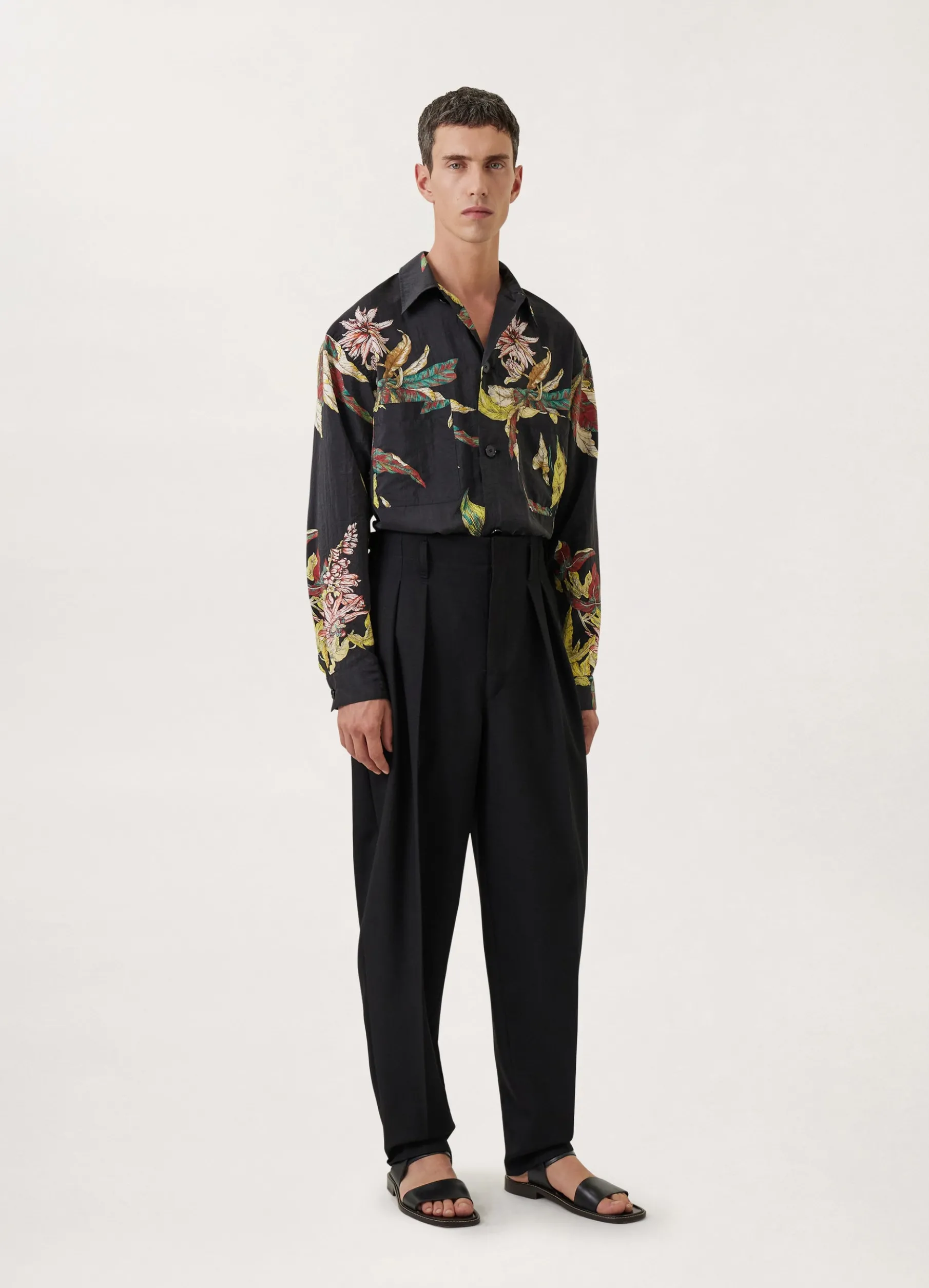 Pleated Tapered Pants